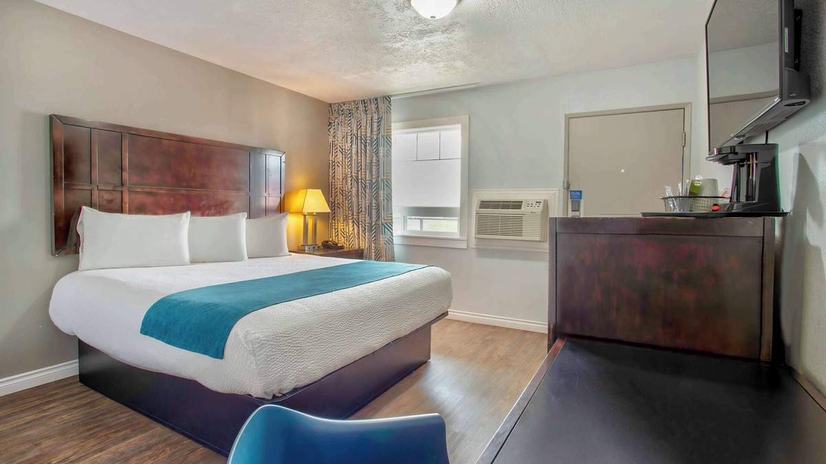 Albany Hotel | Studio 6 Suites Albany, OR