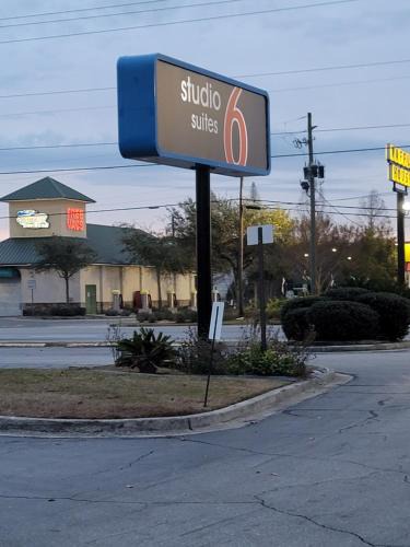 Hinesville Hotel | Studio 6 Suites Hinesville, GA