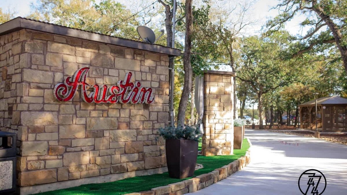 Austin Villa | Studio 7744 Ranch Austin Venue and Rentals