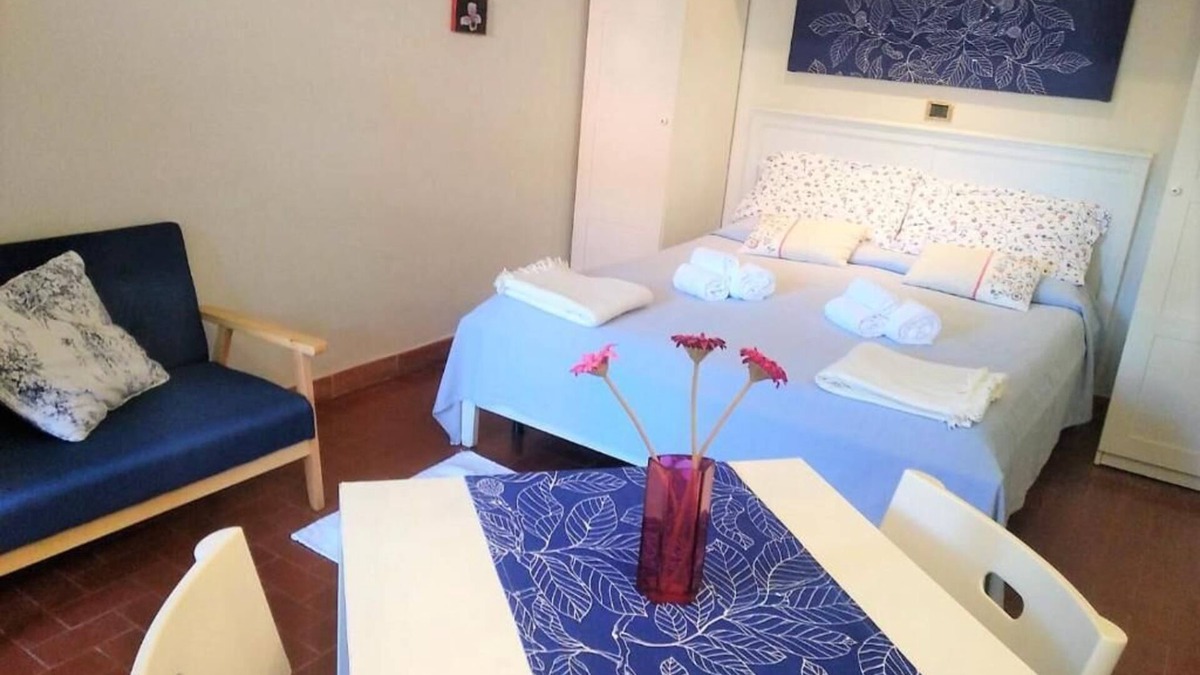 Fiumaretta Apartment | Studio apartment near the sea, with garden and private parking " The Seagull"