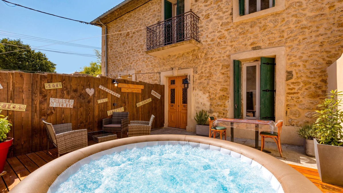Aspiran Apartment | Studio "A La Bonne Franck'ette" with Private Terrace, Wi-Fi and Air Conditioning