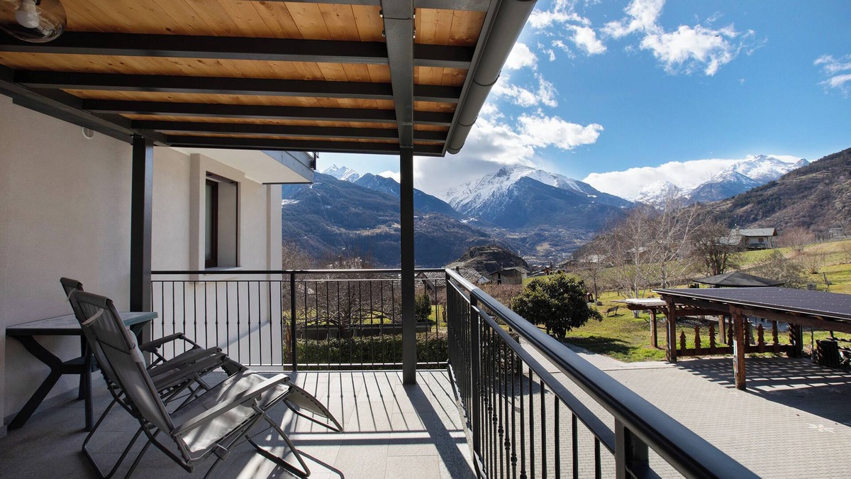 Saint-Pierre Apartment | Studio 'A4 Piano Rialzato' with Mountain View, Private Terrace and Wi-Fi