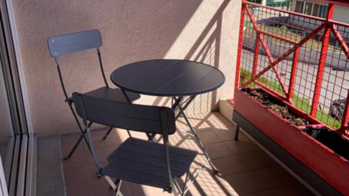 Douvaine Apartment | "Studio Agora" with Balcony & Wi-Fi