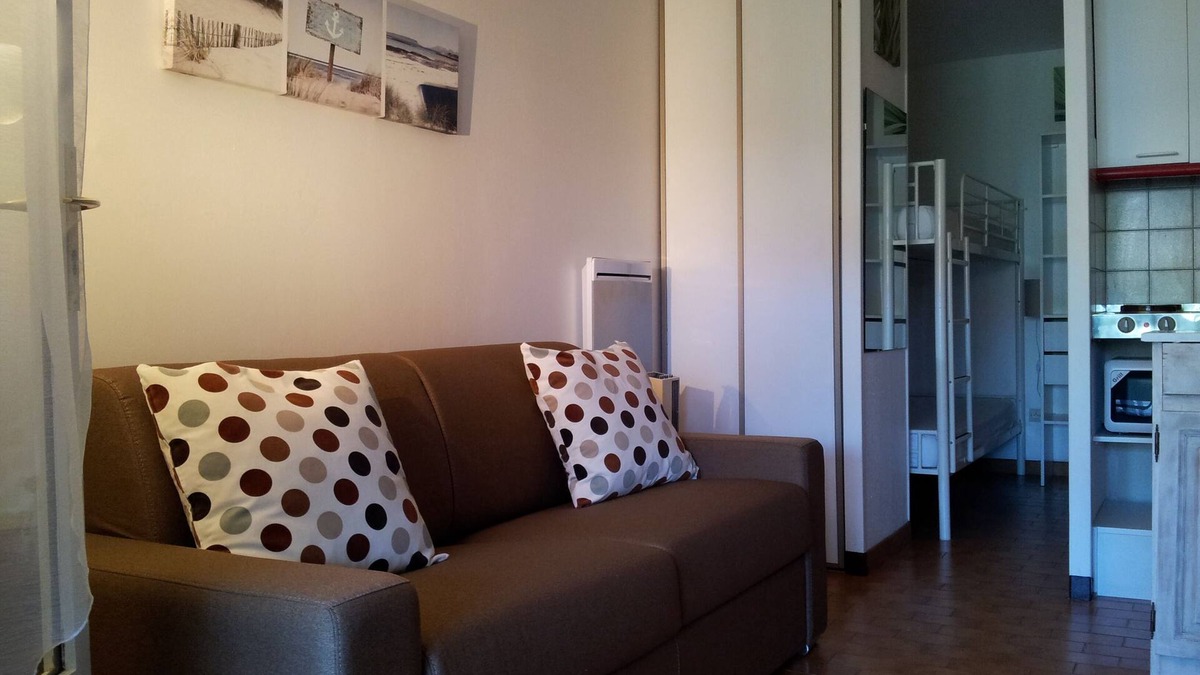 Gruissan Apartment | STUDIO air-conditioned garden level in residence with swimming pool