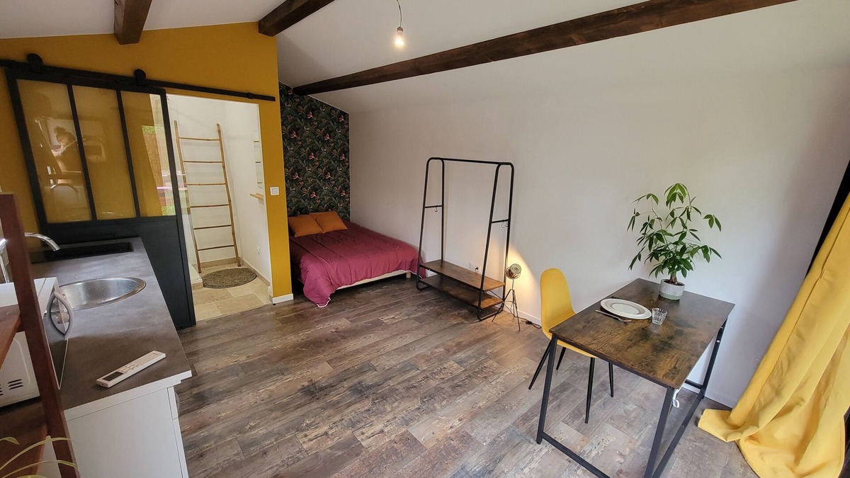Sarrians Apartment | Studio Aménagé Avec Jardinet au Calme