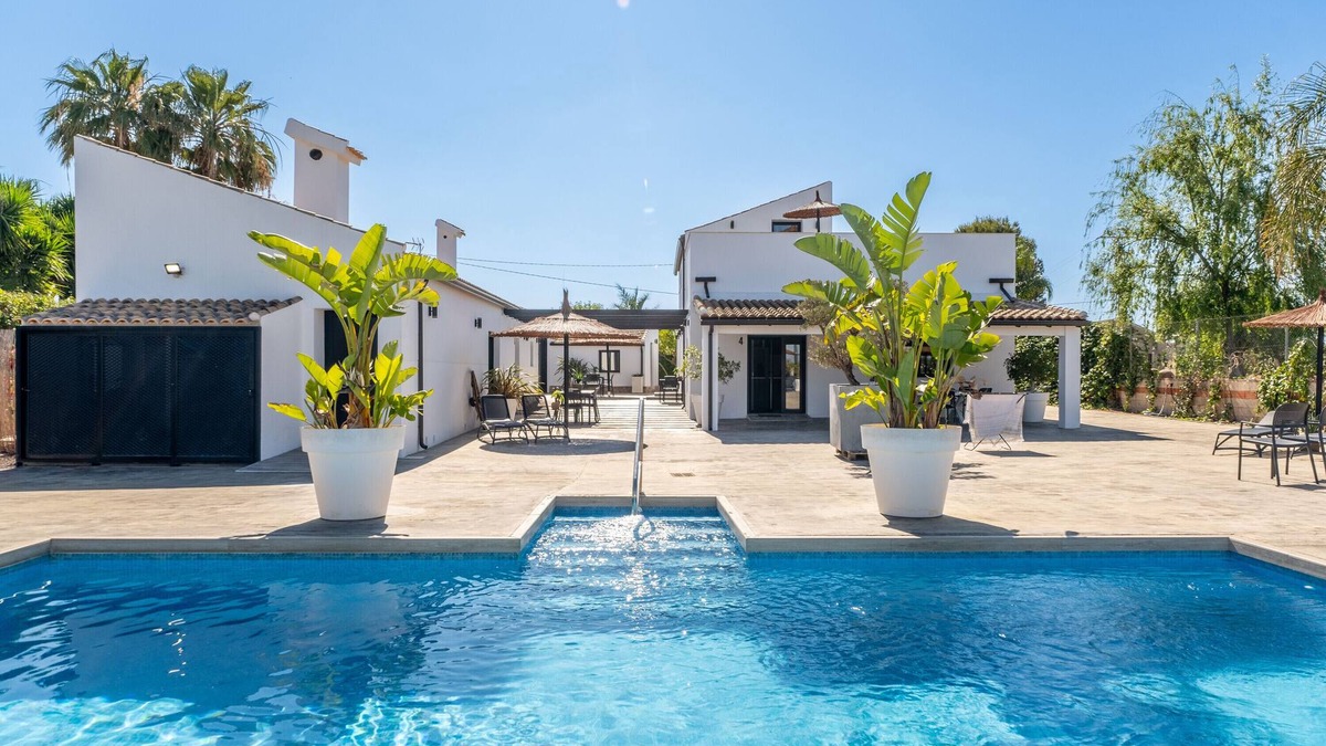Formentera de Segura Apartment | Studio Apartment 'La Vuelta 1' with Mountain View, Wi-Fi and Air Conditioning