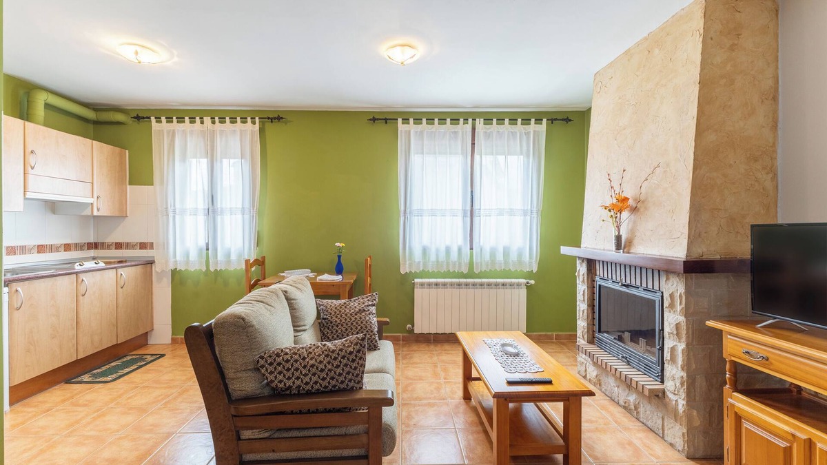 Santo Tome del Puerto Apartment | Studio Apartment 'La Casa De Dafne Acebo' with Mountain View, Shared Terrace and Shared Garden