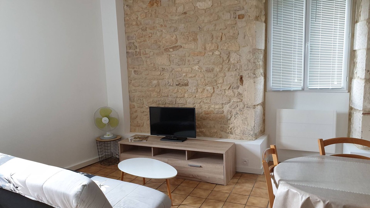 Chasseneuil-du-Poitou Apartment | Studio Apartment "5 - 3 Min Du Futuroscope" with Wi-Fi