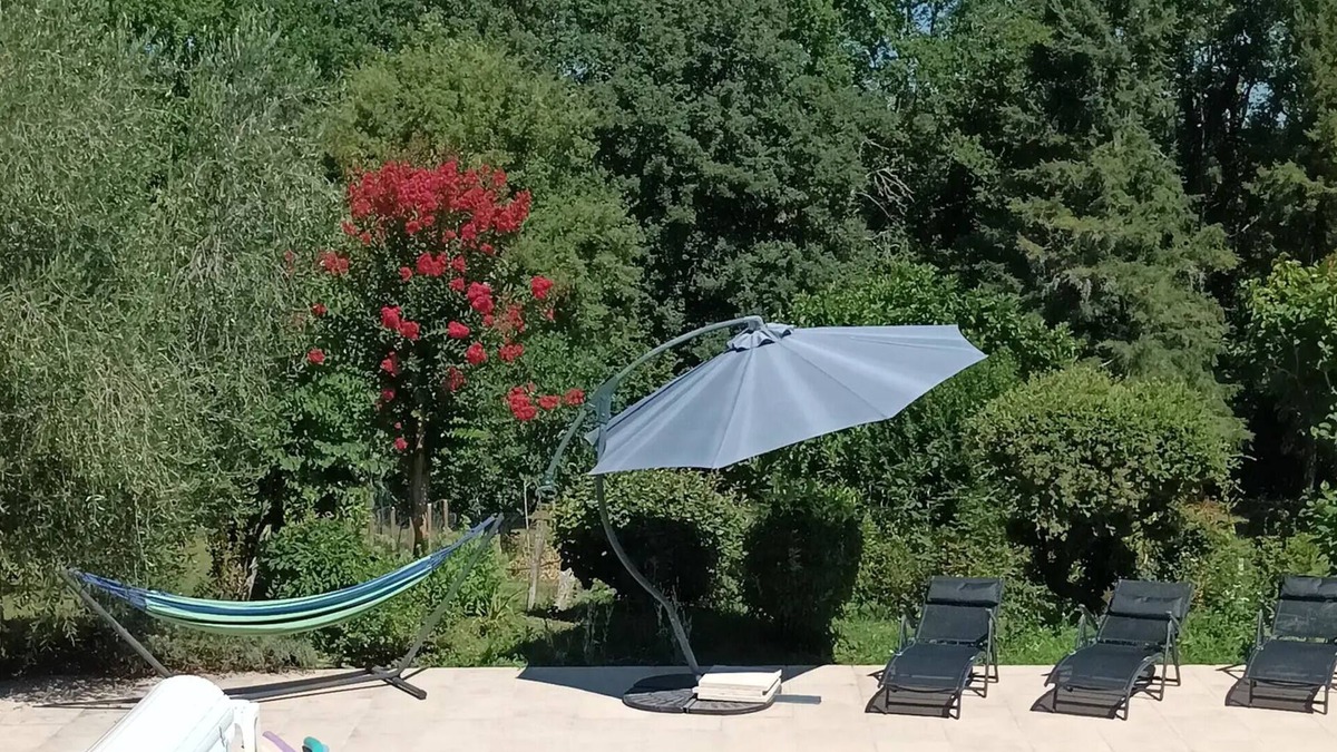 Saint-Amand-de-Vergt Apartment | Studio Apartment 'Grand Gîte Croix Du Sud' with Shared Pool, Shared Terrace and Wi-Fi