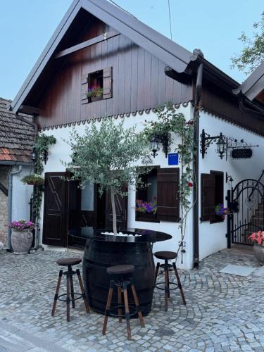 Knezevi Vinogradi Apartment | Studio apartman & Wine House ONDINE