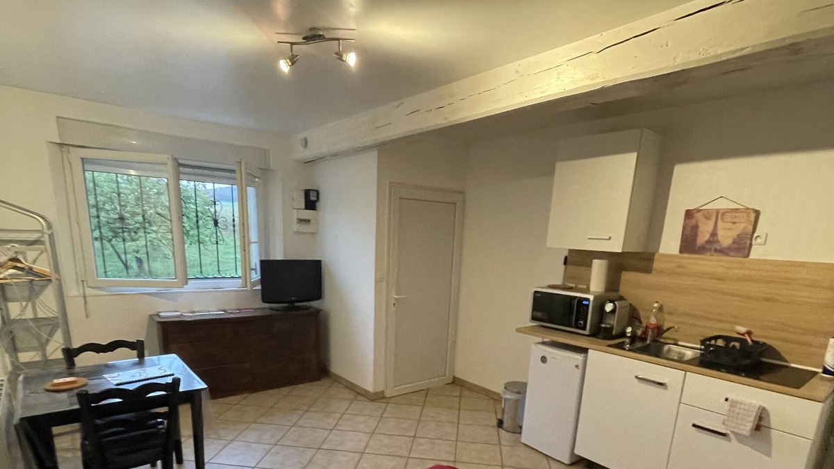 Paroy-sur-Tholon Apartment | Studio apartment near Joigny