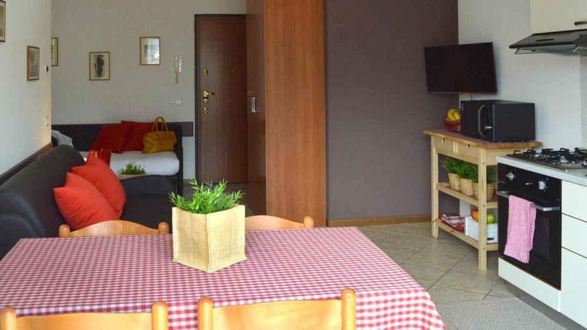 Cremeno Apartment | Studio apartment 12 - 5 mins to ski area and mountains treks