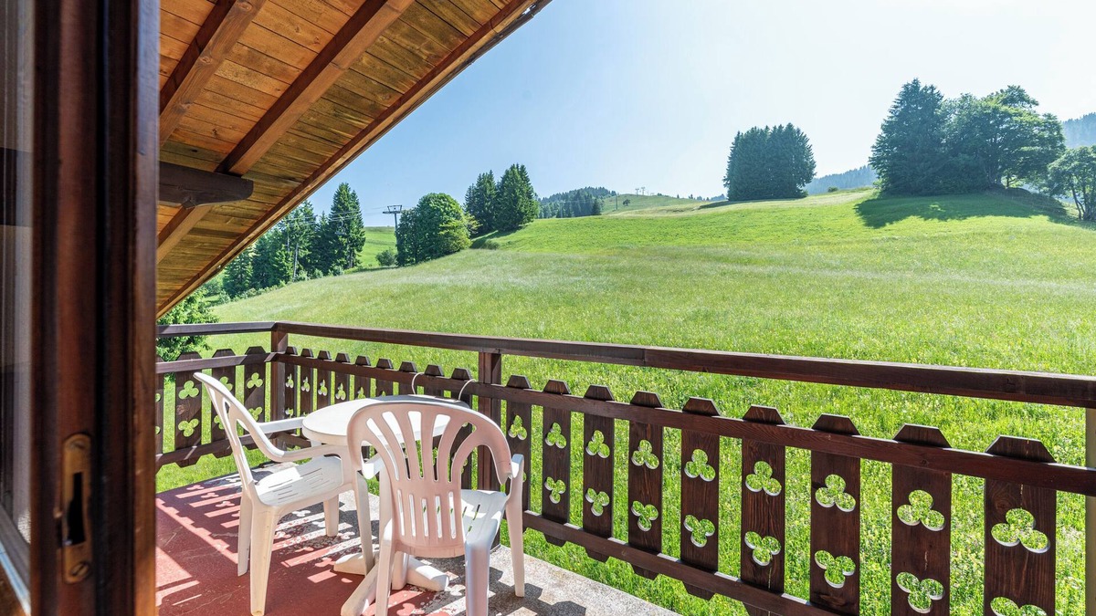 Cohennoz Apartment | Studio Apartment '15 - La Marmotte' with Mountain View, Balcony and Wi-Fi