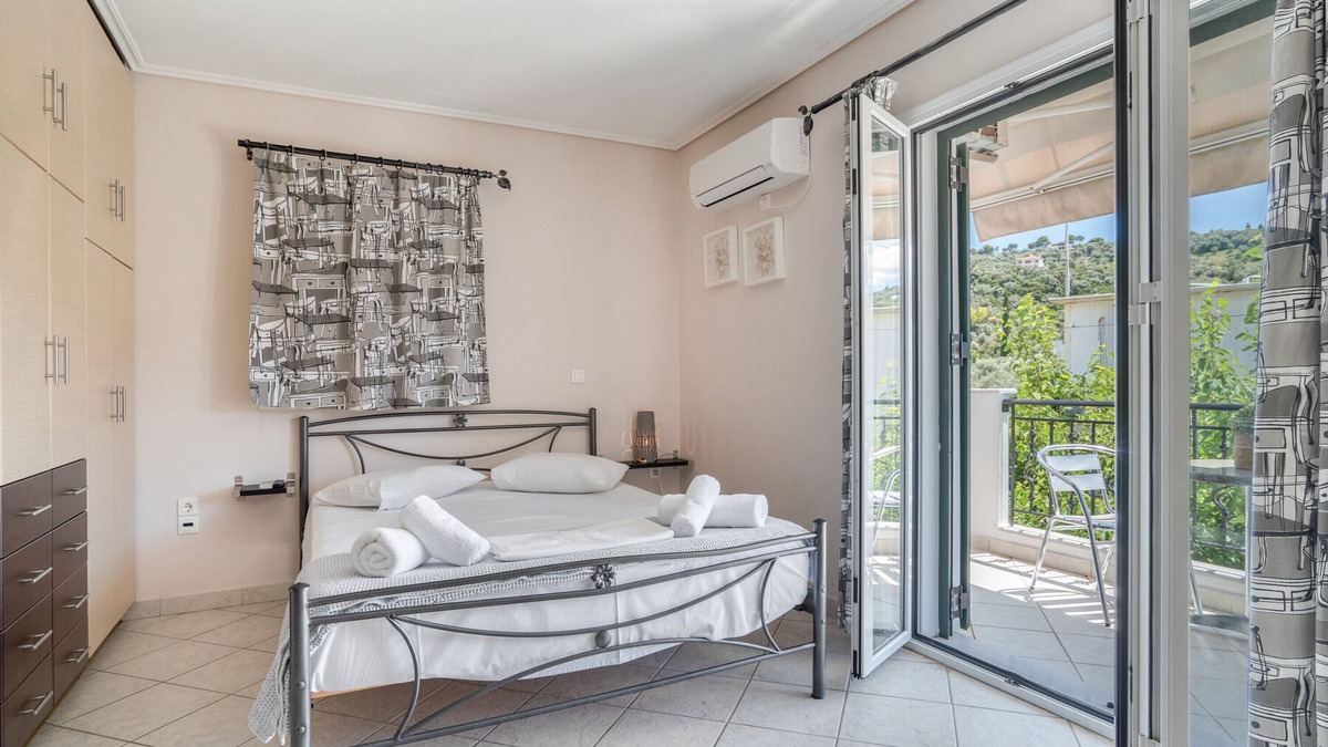 Kalligoni Apartment | Studio Apartment 'Alexandros 2 Guests A' with Mountain View, Wi-Fi and Air Conditioning
