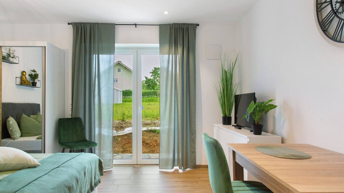 Reisbach Apartment | Studio Apartment 'Carpe Diem' with Private Terrace and Wi-Fi