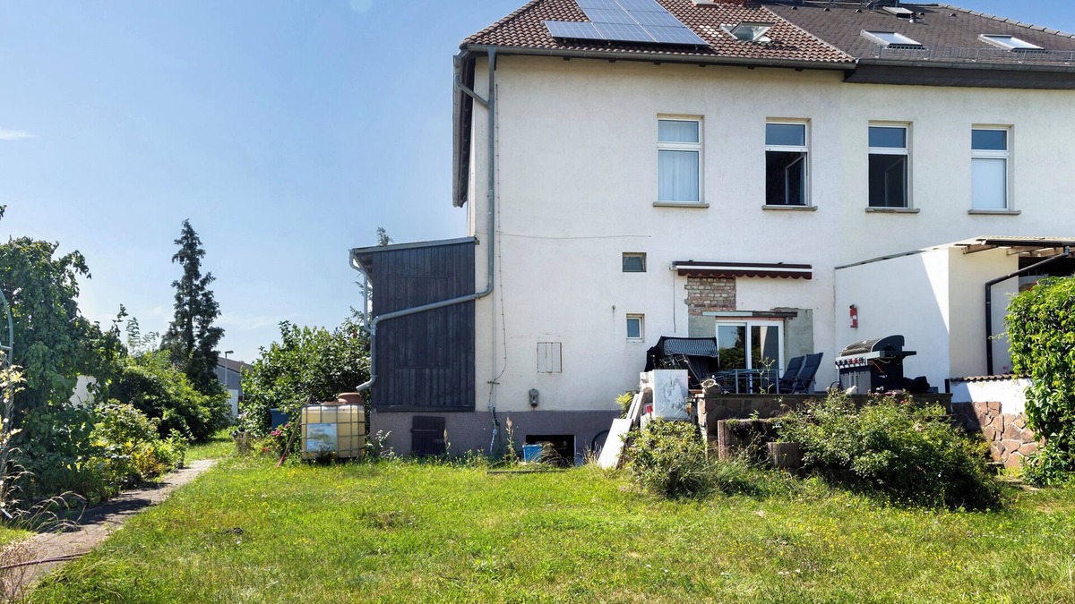 Dessau-Rosslau Apartment | Studio Apartment 'Birgit' with Shared Terrace, Wi-Fi and Air Conditioning