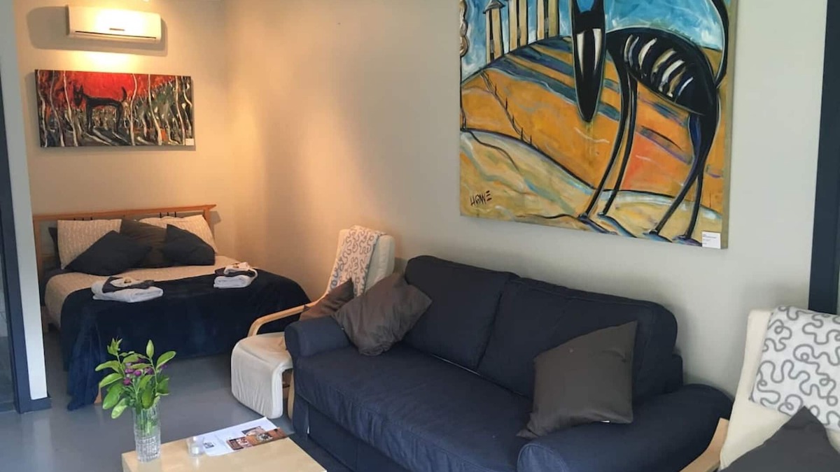 Hurstbridge Apartment | Studio Apartment in Leafy Hurstbridge