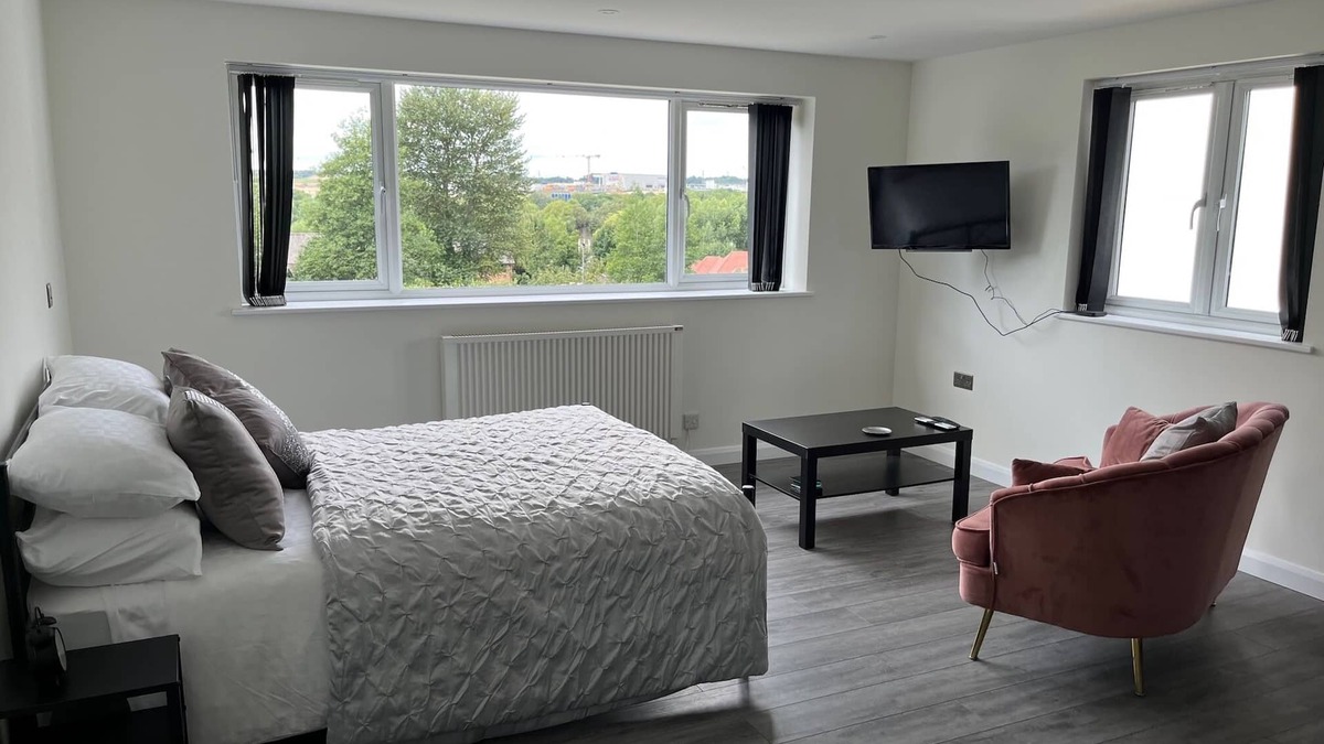 Hillingdon Apartment | Studio Apartment in Harefield - close to public transport