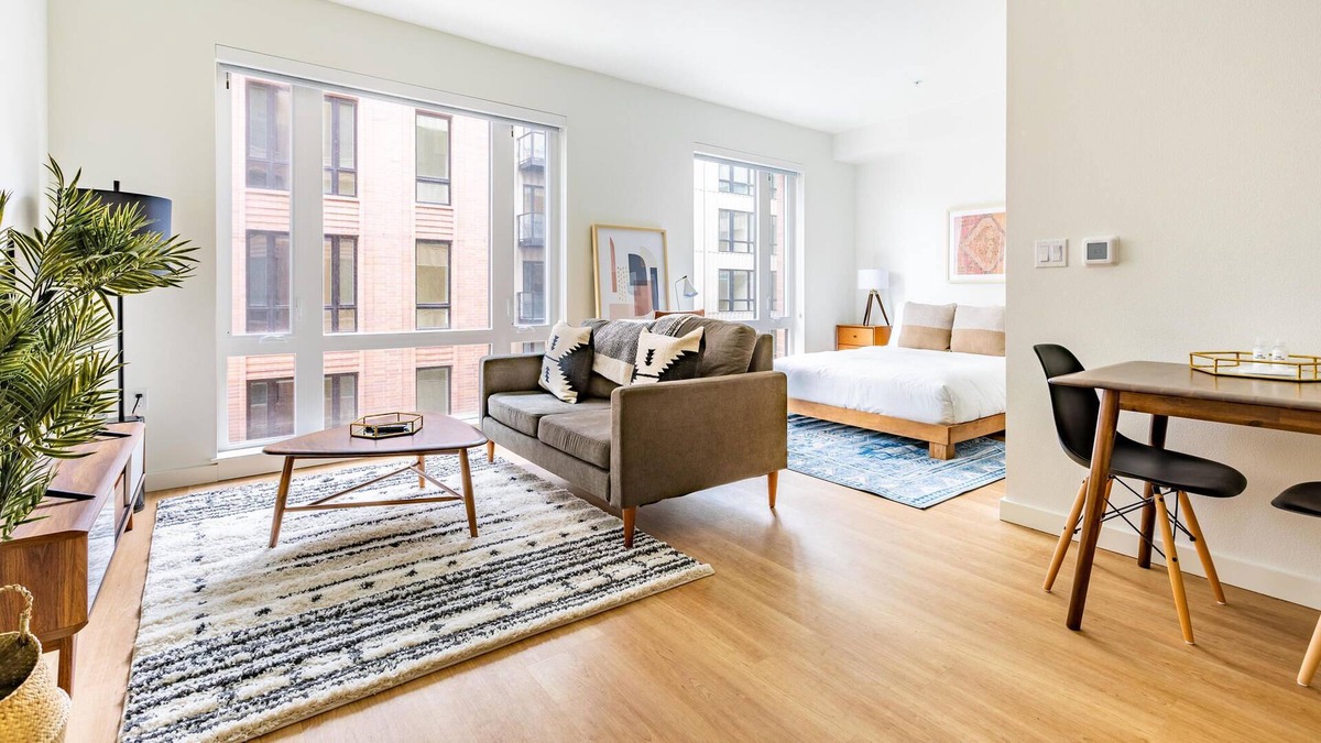 Alphabet Historic District Apartment | Studio Apartment in Portland + Pets OK