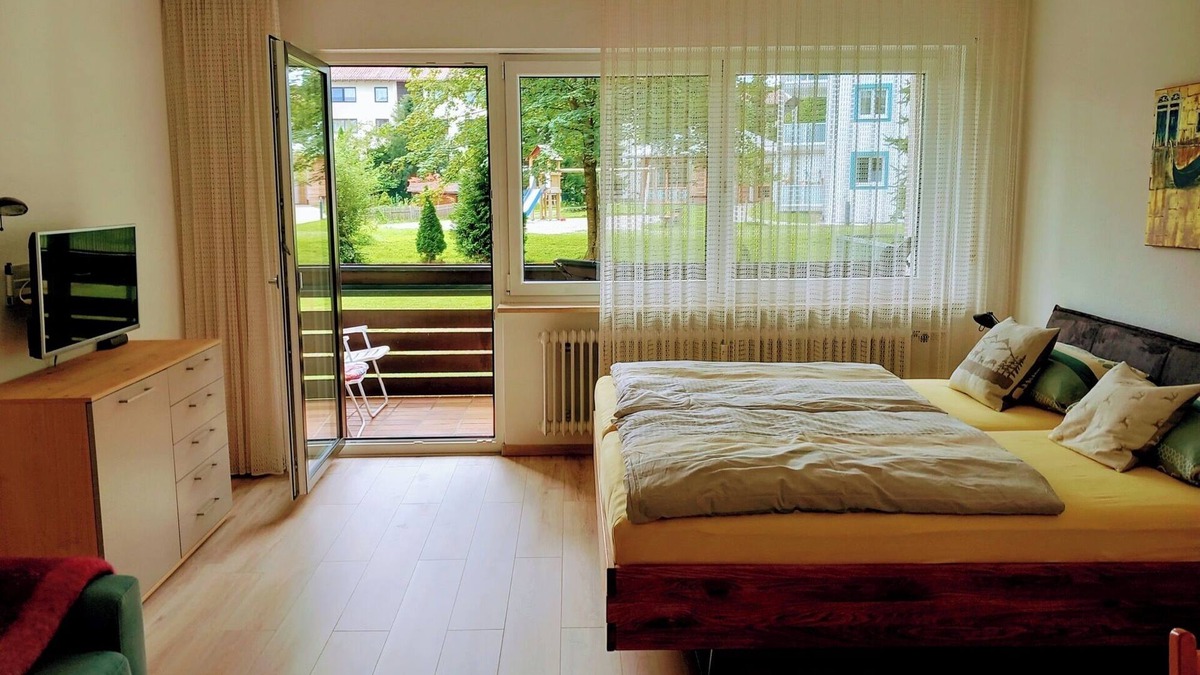 Hoheneck Apartment | Studio Apartment 'Isarnähe' with shared garden, balcony and wifi