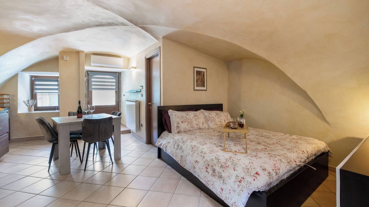Pisogne Apartment | Studio Apartment 'Le Volte' with Wi-Fi