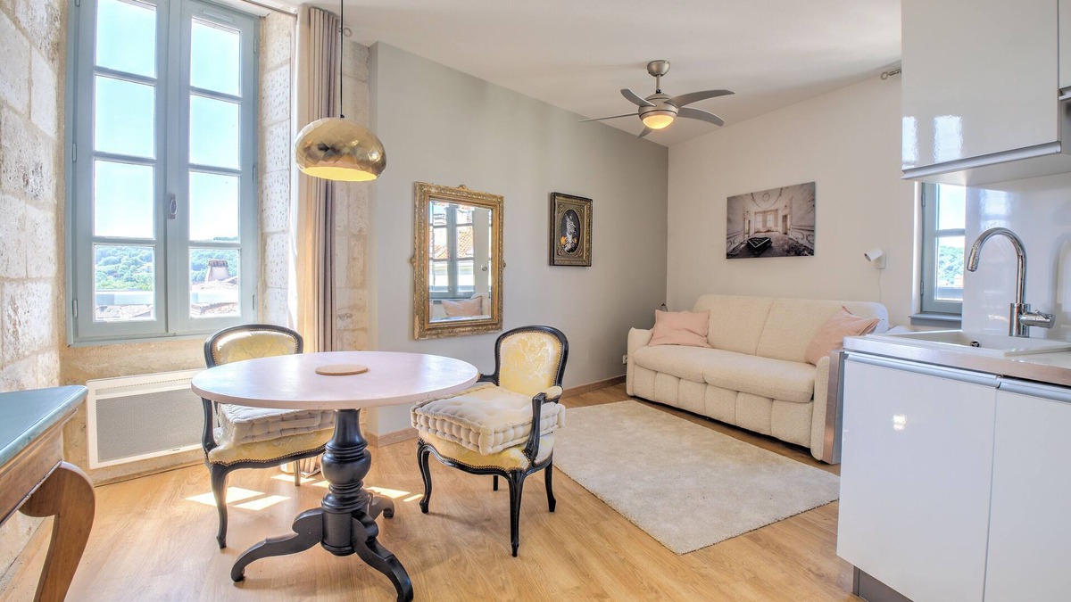 Perigueux Apartment | Studio Apartment 'Le Zèbre' with Wi-Fi