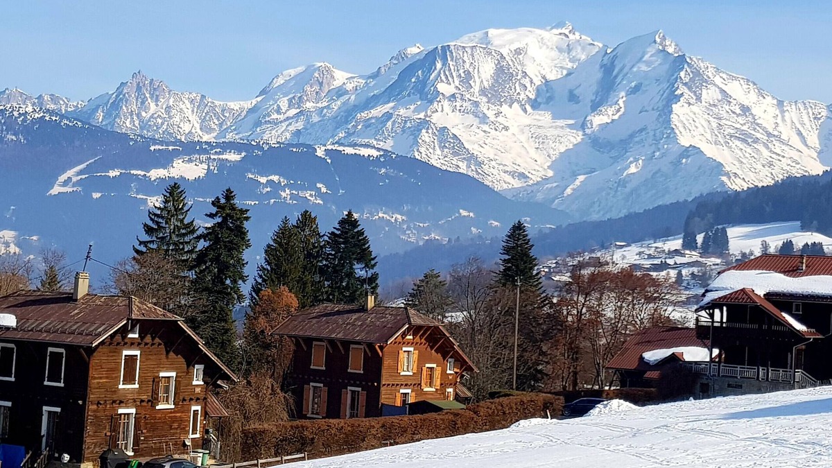 Hirmentaz Apartment | Studio Apartment 'Les Montagnes' with Mountain View and Balcony