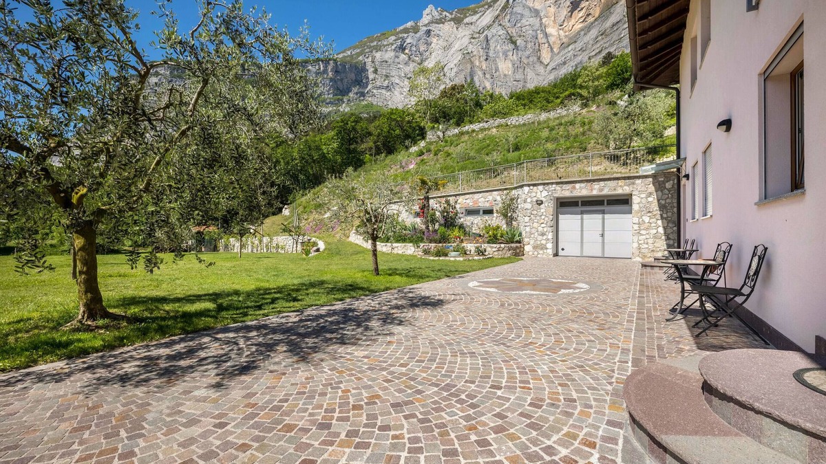 Dro Apartment | Studio Apartment 'Monte Brento Gaggiolo' with Mountain View & Private Garden