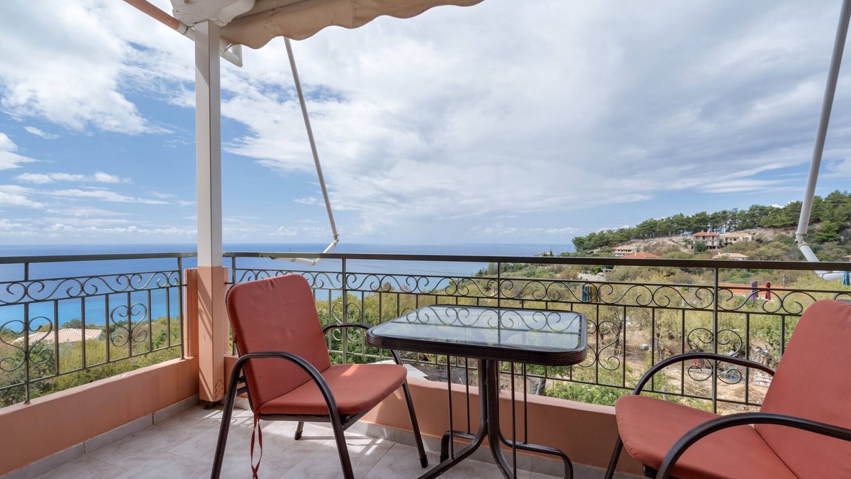 Kalamitsi Apartment | Studio Apartment 'Nontas Homes 31' with Sea View, Wi-Fi and Air Conditioning