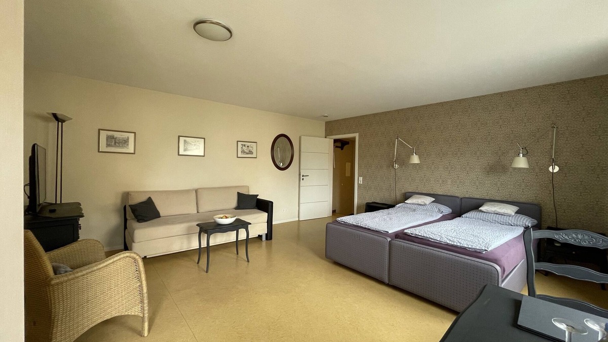 Old Town Apartment | Studio Apartment 'Nr 3 Haus Stiegeler Augustinerplatz' with Balcony and Wi-Fi