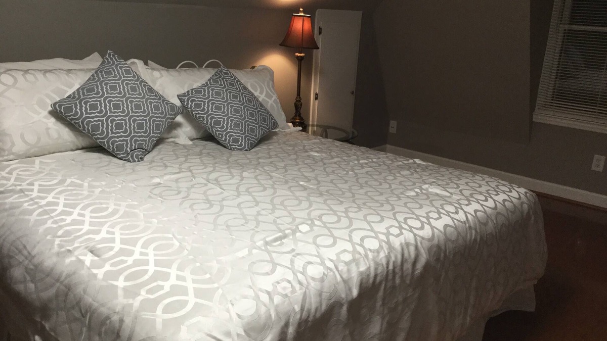 Elon Apartment | Studio apartment over garage