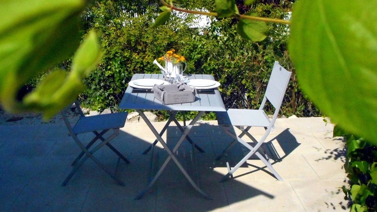 Nerac Apartment | Studio Apartment 'Petit Nid Cosy De L' Albret' with Private Terrace, Private Garden and Wi-Fi