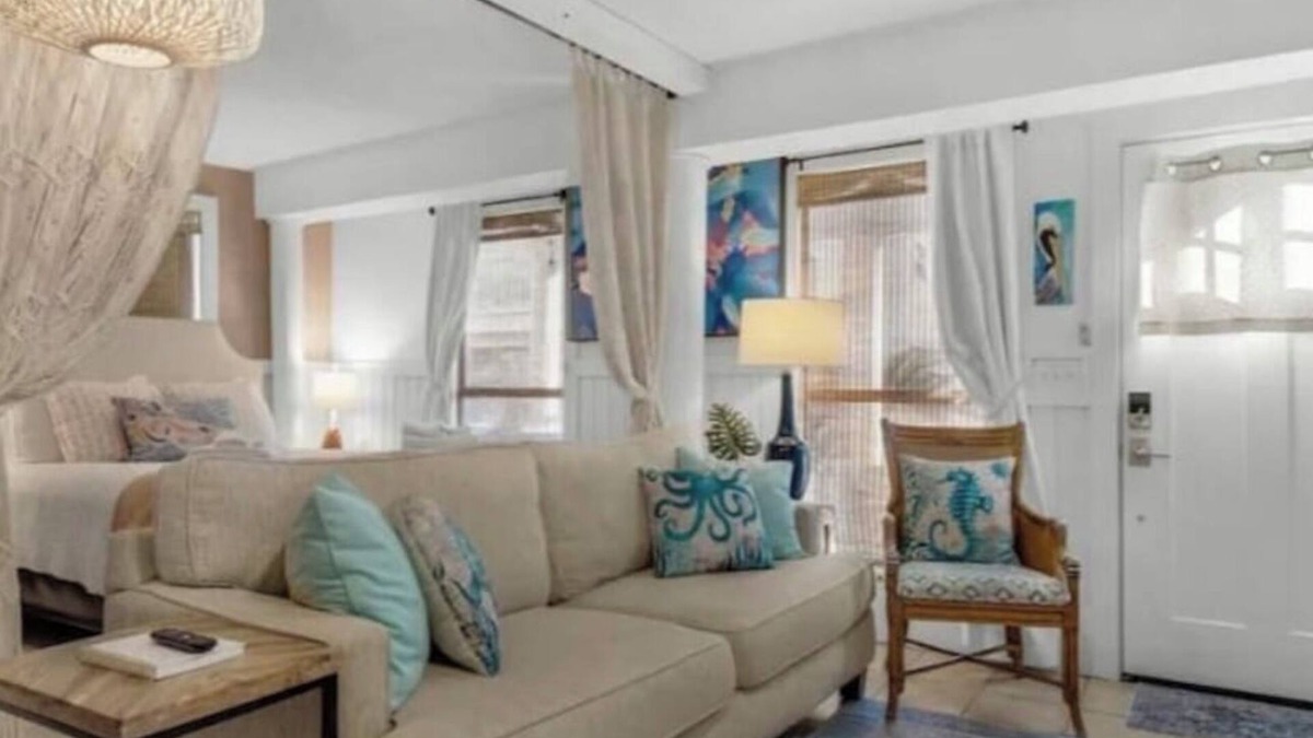 Holiday Isle Apartment | Studio Apartment @Sandpiper Cove. The Surf Shack Walk to Private Beach.