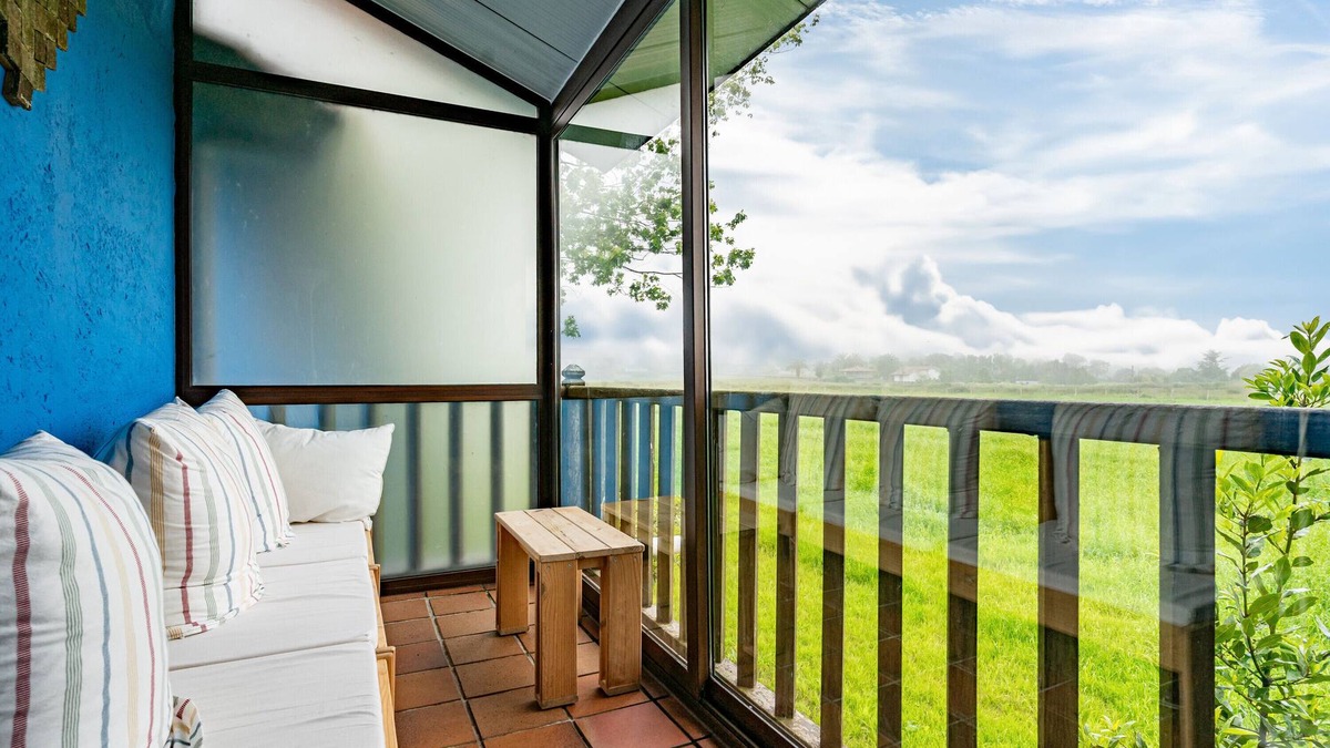Villaviciosa Apartment | Studio Apartment 'Suite Galería' with Private Terrace, Private Garden and Wi-Fi