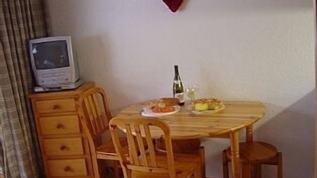 Morillon Apartment | Studio Apartment With Balcony Overlooking The Telecabine, Ski back 2 the complex