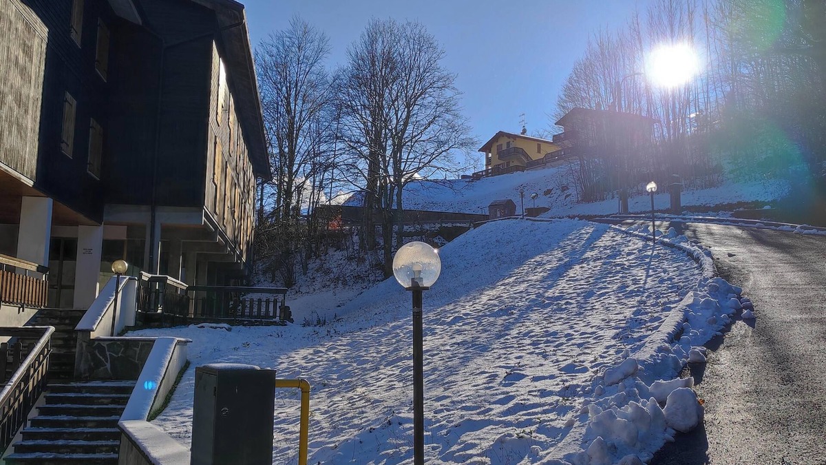 Fiumalbo Apartment | Studio apartment with a view of Mount Cimone and the village of Fiumalbo