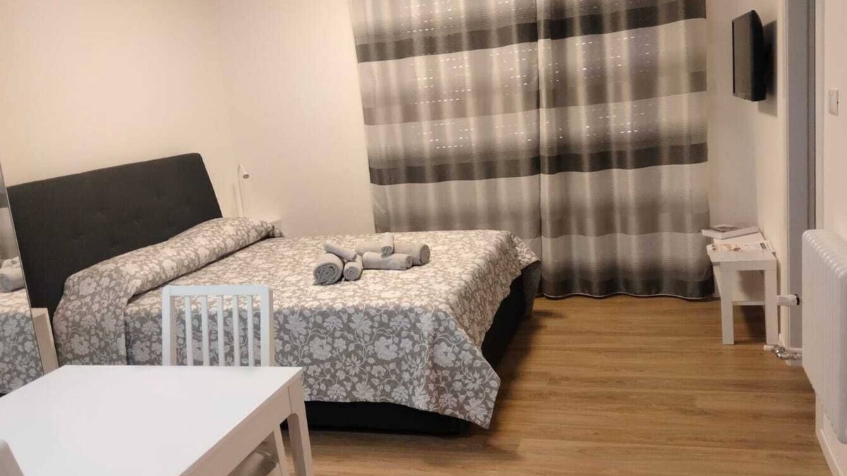 Old Town Apartment | Studio apartment with lovely little terrace