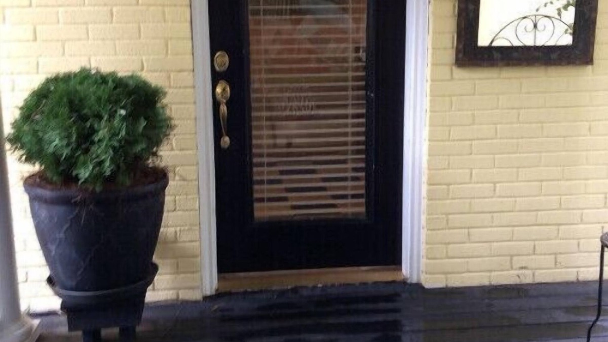 Columbia Apartment | Studio apartment with a separate, private entrance