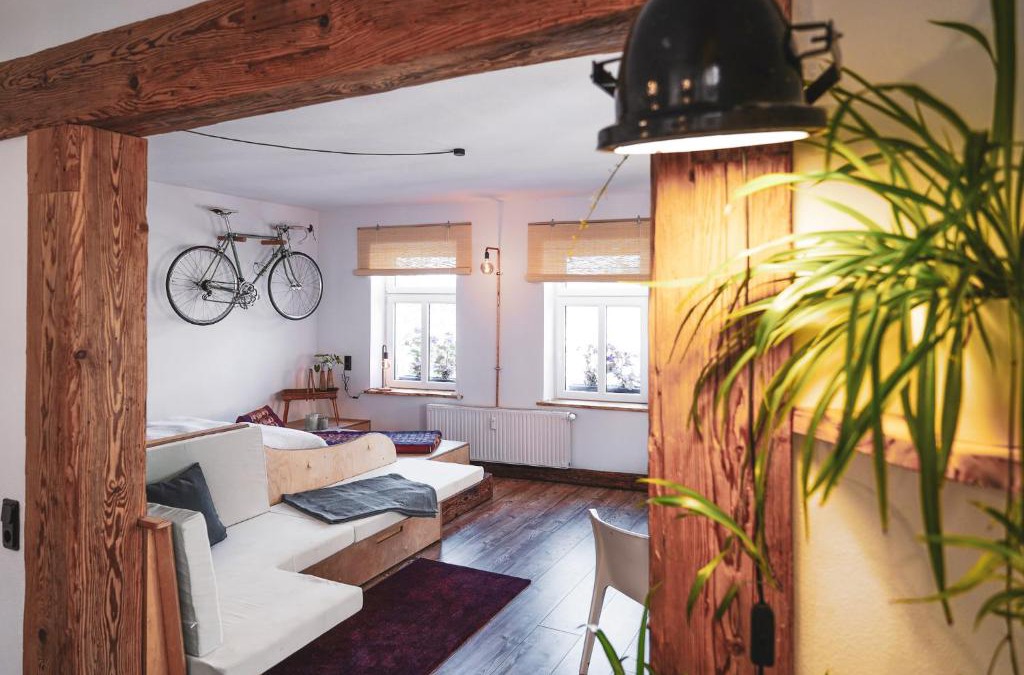 Zittau Apartment | Studio Apartment zur alten Post, 48qm Individualapartment mit Blick über Zittaus Altstadt, Ferienwohnung im Altstadtkern umrandet vom Zittauer Gebirge