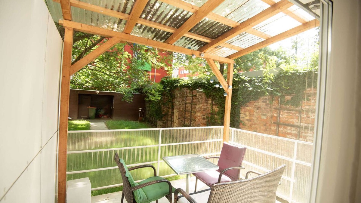 Geidorf Apartment | Studio Appartement near the hospital with garden access
