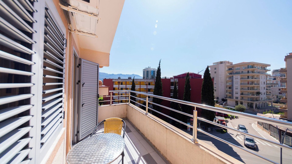 Centar Apartment | Studio Apt for 3 w/Balcony – Walking Distance to Beach No. 8