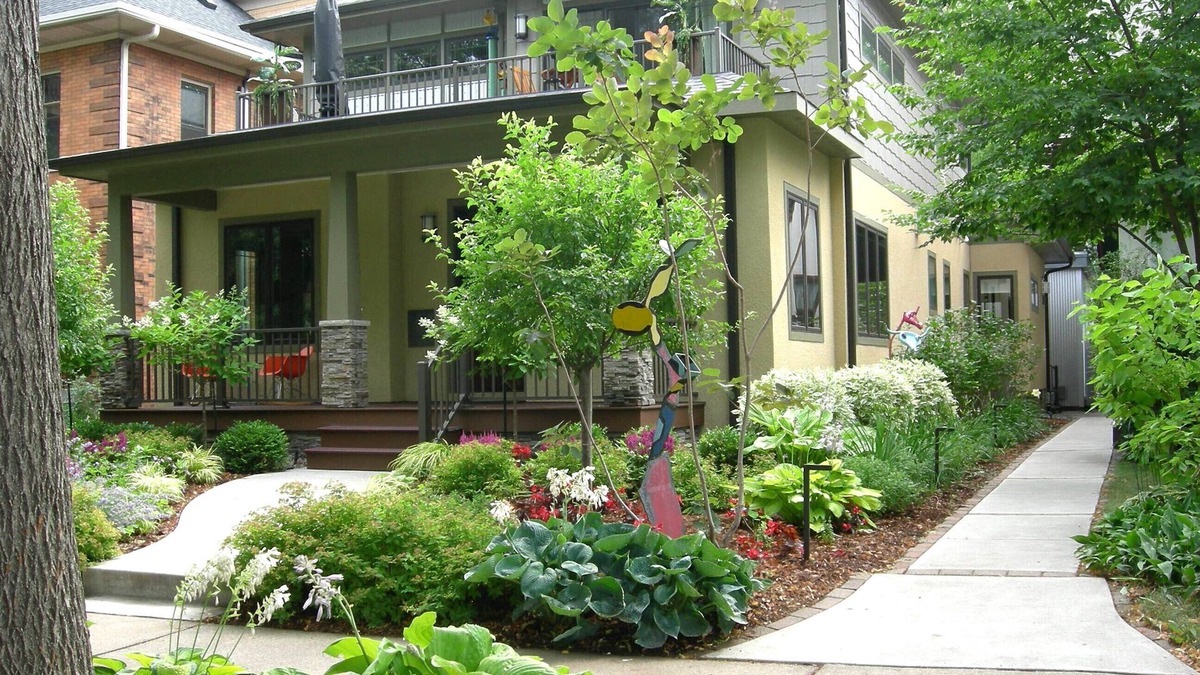 East Isles Apartment | Studio Apt. Lake of the Isles Inn Uptown Minneapolis Furnished Monthly Rental