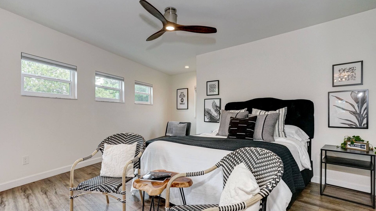 Downtown Dunedin Apartment | Studio Apt w/Private Balcony Overlooking Downtown Main St