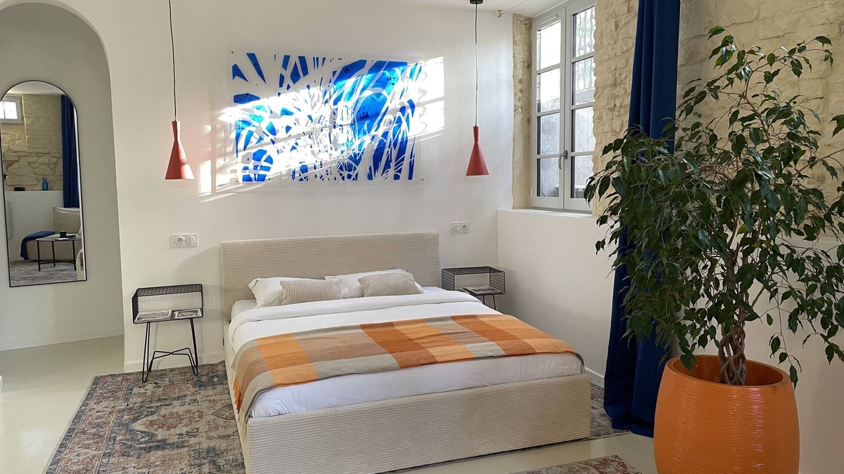 Quartier de France Apartment | Studio Arty en Sous-sol Niché au Cœur dun Immeuble Remarquable Face aux Parcs!