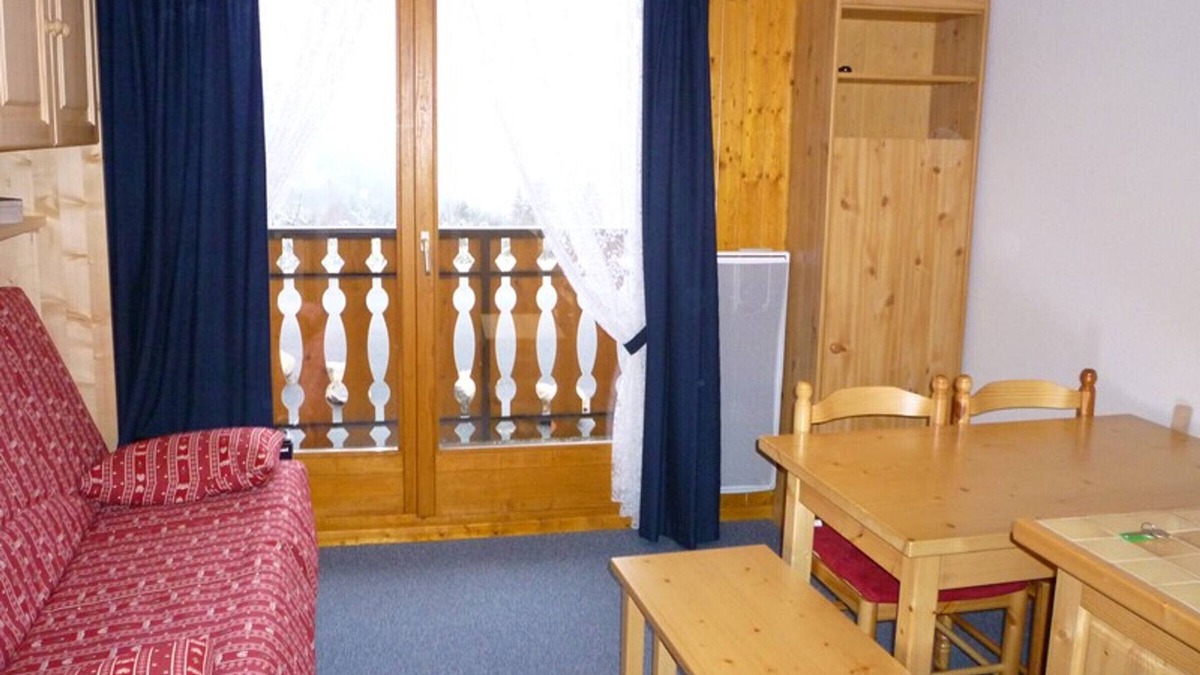 Station de Drouzin le Mont Apartment | Studio at the foot of the cable car with balcony