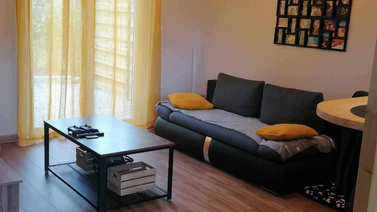 Bourbriac Apartment | Studio au Calme Entre mer et Campagne