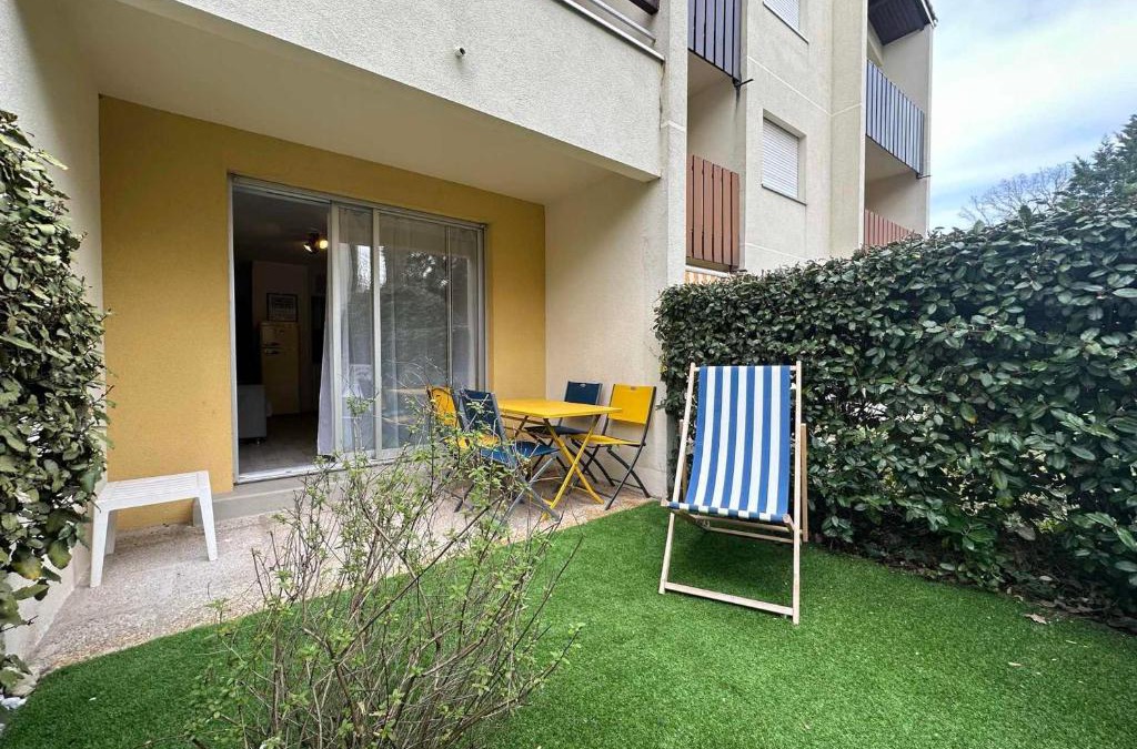 Saint-Georges-de-Didonne Apartment | Studio au calme, plage et centre à pied, jardinet ensoleillé, parking privé - FR-1-550-51