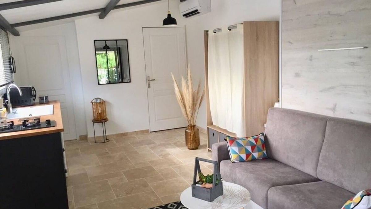 La Garde-Adhemar Apartment | Studio Aux Lauriers of Adhémar