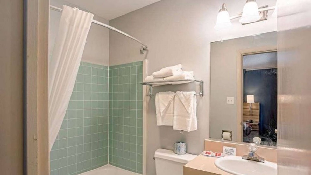 Clinton Apartment | Studio Available in Clinton, IA