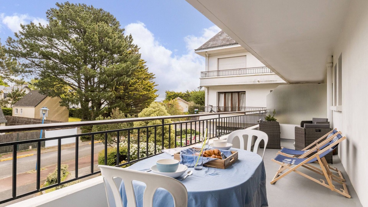 Quimiac Apartment | Studio avec balcon, à 200m de la plage, proche commerces et restos, parking privé, lit bébé inclus